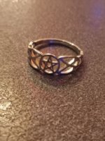 Anello in acciaio con pentacolo