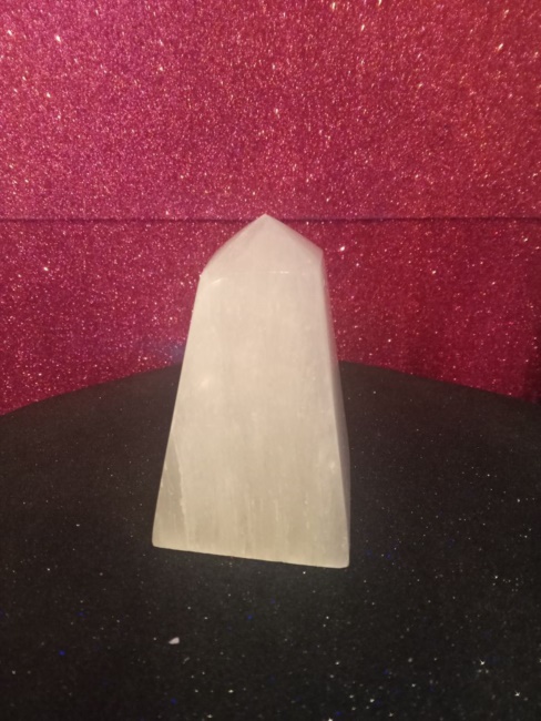 Obelisco selenite