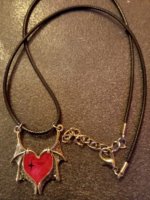 ciondolo cuore e ali pipistrello